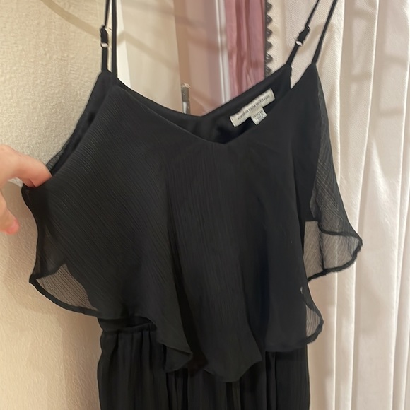 Black vcut maxi dress✨ - Picture 2 of 6